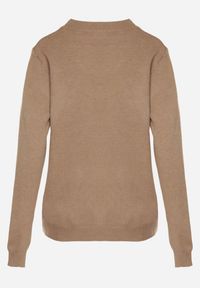 Born2be - Ciemnobeżowy Casualowy Sweter z Wełną i Bawełną Nedalla. Okazja: na co dzień. Kolor: beżowy. Materiał: wełna, bawełna. Długość rękawa: długi rękaw. Długość: długie. Styl: casual #5