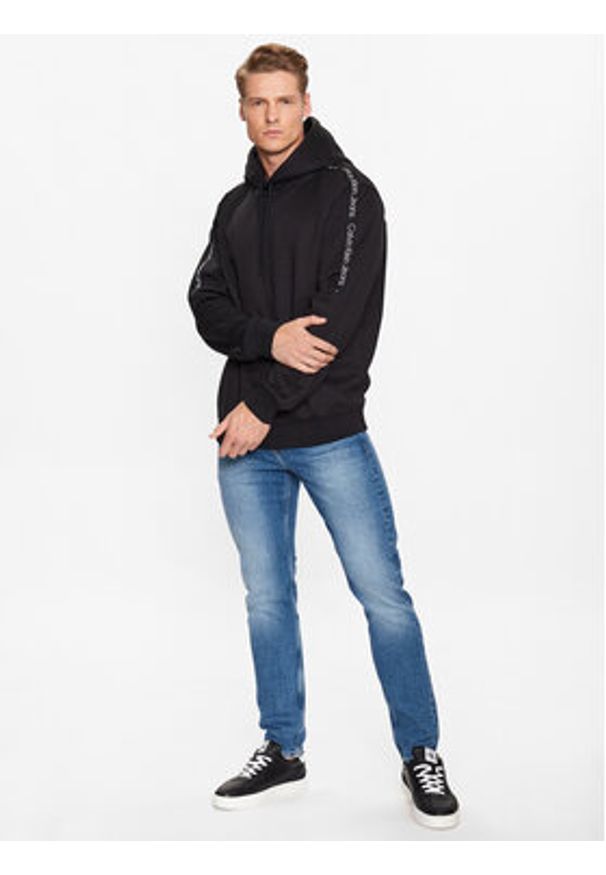 Calvin Klein Jeans Bluza J30J323429 Czarny Regular Fit. Kolor: czarny. Materiał: syntetyk