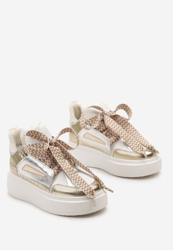 Born2be - Białol-Złote Sneakersy na Grubej Podeszwie z Ozdobnymi Sznurówkami Edidda. Okazja: na co dzień. Kolor: złoty. Materiał: jeans