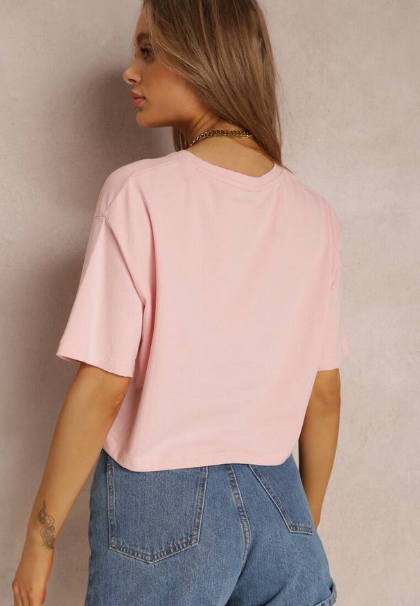 Renee - Jasnoróżowy T-shirt Phelista. Okazja: na co dzień. Kolor: różowy. Materiał: jeans. Długość rękawa: krótki rękaw. Długość: krótkie. Styl: klasyczny, casual