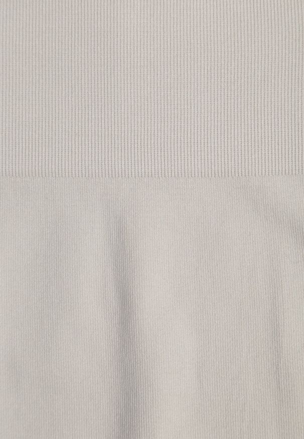 Born2be - Beżowe Szorty Kolarki z Wysokim Stanem o Modelującym Fasonie Kimolodia. Okazja: na co dzień. Stan: podwyższony. Kolor: beżowy. Styl: casual