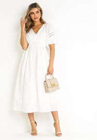 Born2be - Biała Sukienka Maxi z Bawełny i Lnu z Ażurowymi Wstawkami i Gumką w Pasie Arada. Okazja: na co dzień. Kolor: biały. Materiał: len, bawełna. Wzór: ażurowy. Typ sukienki: proste. Styl: casual, wizytowy. Długość: maxi