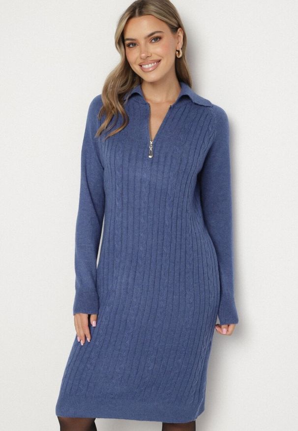 Born2be - Niebieska Sweterkowa Sukienka Pudełkowa z Bawełną i Wełną Ozdobiona Suwakiem Reimia. Okazja: na co dzień. Kolor: niebieski. Materiał: wełna, bawełna. Wzór: aplikacja. Styl: casual, klasyczny