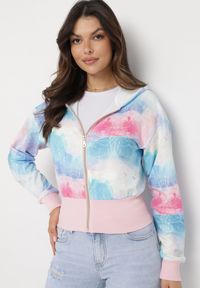 Born2be - Różowo-Niebieska Bluza z Kapturem Szerokim Ściągaczem i Wzorem Tie-Dye Alreica. Typ kołnierza: kaptur. Kolor: różowy. Materiał: jeans. Długość: krótkie. Wzór: aplikacja, kolorowy