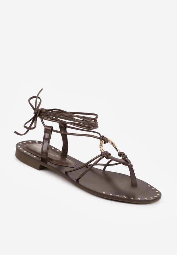 Born2be - Ciemnobrązowe Wiązane Sandały Rzymianki o Fasonie Japonek z Metaliczną Ozdobą Cricketgrass. Okazja: na co dzień. Kolor: brązowy. Materiał: jeans, len, koronka. Wzór: aplikacja. Sezon: lato. Styl: boho, wizytowy, wakacyjny, casual, elegancki