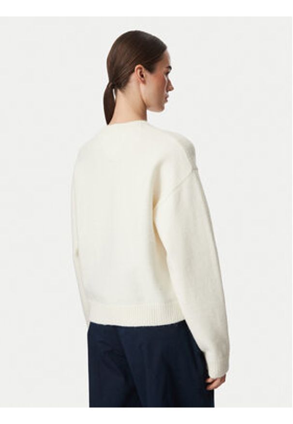 Tommy Jeans Sweter Fluffy Badge DW0DW23831 Biały Regular Fit. Kolor: biały. Materiał: syntetyk