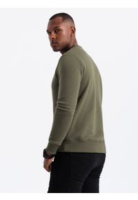 Ombre Clothing - Klasyczna bluza męska dresowa z napisem – ciemnooliwkowa V2 - Rozmiar: M. Okazja: na co dzień. Kolor: oliwkowy. Materiał: dresówka. Wzór: napisy. Styl: klasyczny #3
