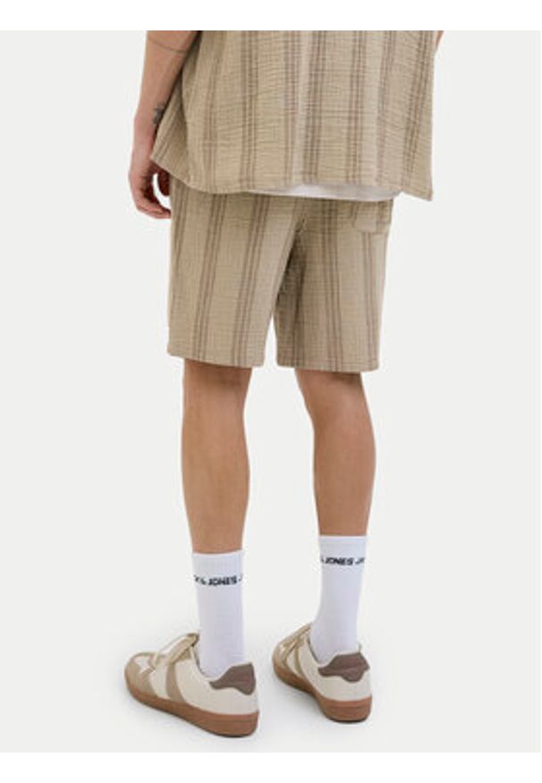 Jack & Jones - Jack&Jones Szorty materiałowe Jaiden 12274758 Beżowy Relaxed Fit. Kolor: beżowy. Materiał: bawełna