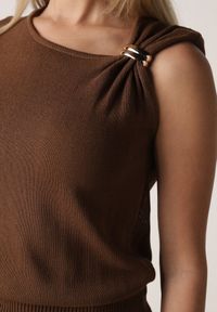Born2be - Brązowa Dzianinowa Bluzka z Wiskozy Bez Rękawów z Biżuteryjną Aplikacją Orinera. Okazja: na co dzień, na spotkanie biznesowe, do pracy. Kolor: brązowy. Materiał: dzianina, wiskoza. Długość rękawa: bez rękawów. Wzór: aplikacja. Styl: casual, biznesowy #8