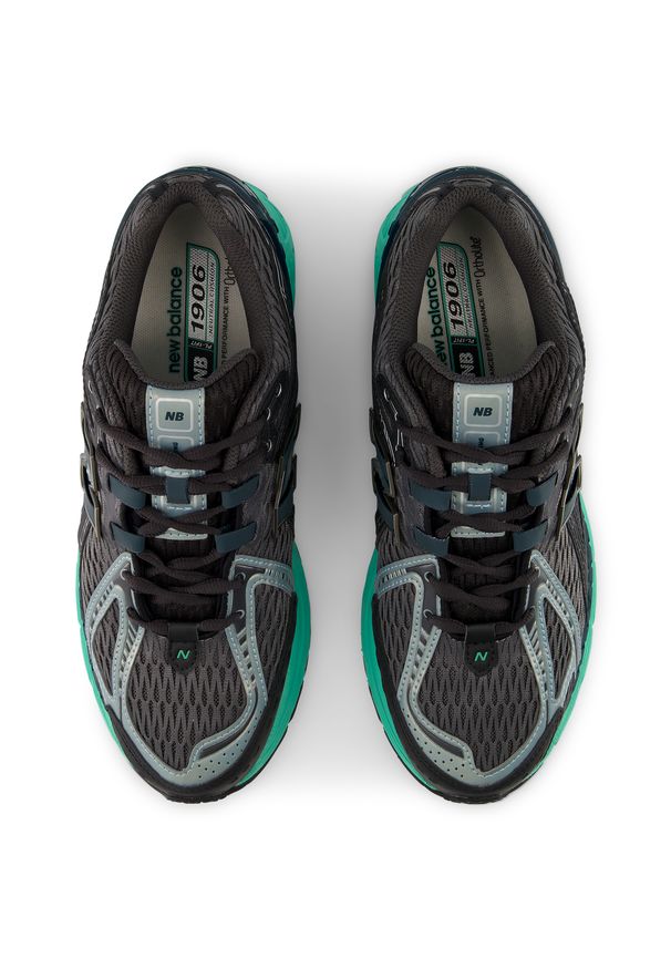 Buty unisex New Balance U19068O6 – czarne. Kolor: czarny. Materiał: materiał, guma, poliester, syntetyk, włókno, puch. Szerokość cholewki: normalna. Technologia: Primaloft. Sport: turystyka piesza