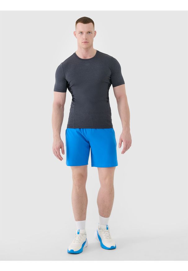 4f - 4F Spodenki treningowe szybkoschnące męskie - niebieskie 3XL. Kolor: niebieski. Materiał: dzianina, elastan, włókno, syntetyk, materiał. Długość: krótkie. Wzór: gładki, jednolity, ze splotem. Sport: fitness