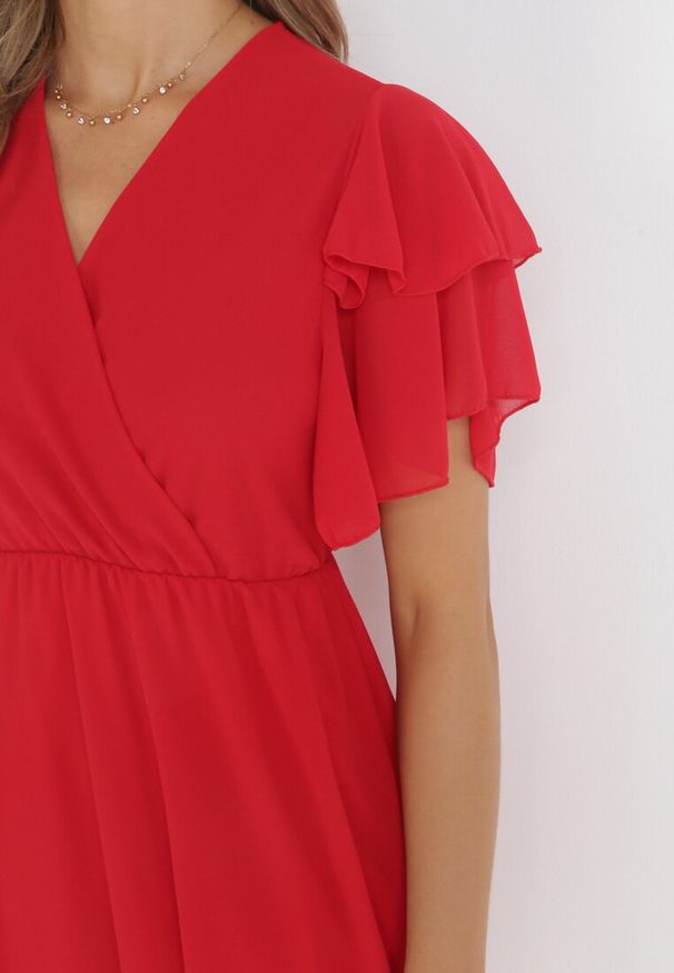 Born2be - Czerwona Sukienka Theselle. Okazja: na imprezę, na co dzień. Kolor: czerwony. Długość rękawa: krótki rękaw. Wzór: jednolity. Sezon: lato. Typ sukienki: kopertowe. Styl: casual. Długość: mini