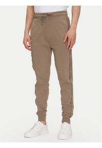 Hugo - HUGO Spodnie dresowe Liam 50540918 Beżowy Regular Fit. Kolor: beżowy. Materiał: bawełna