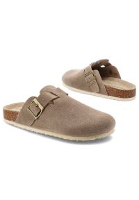 Klapki damskie Vinceza, cholewka ze skóry naturalnej zamszowej wsuwany fason korkowa lekka amortyzująca podeszwa, brązowa, 101332. Okazja: na co dzień. Kolor: brązowy. Materiał: skóra, zamsz. Styl: elegancki, casual #4