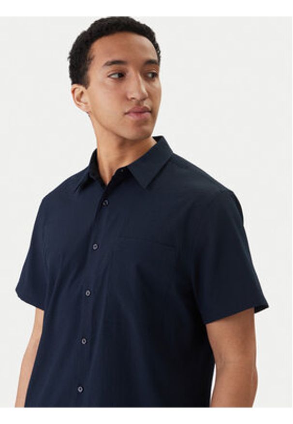 Calvin Klein Koszula LV04LF109G Granatowy Classic Fit. Kolor: niebieski. Materiał: syntetyk