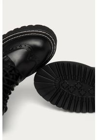Karl Lagerfeld - Workery skórzane. Nosek buta: okrągły. Zapięcie: sznurówki. Kolor: czarny. Materiał: skóra. Szerokość cholewki: normalna. Obcas: na obcasie. Styl: klasyczny. Wysokość obcasa: średni #3