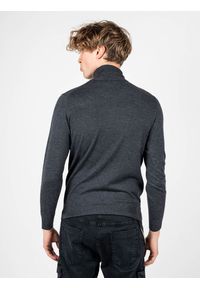 Xagon Man Sweter Basic | A22081 | Mężczyzna | Szary. Okazja: na co dzień. Typ kołnierza: golf. Kolor: szary. Materiał: poliester, akryl, wełna, nylon. Styl: casual #8