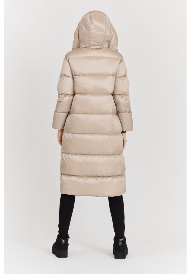 Hetrego - HETREGO Beżowy damski puchowy płaszcz Karen Woman Quilted Coat. Kolor: beżowy. Materiał: puch. Długość rękawa: długi rękaw. Długość: do kolan. Wzór: bez wzorów. Styl: elegancki