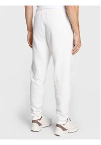 Fila Spodnie dresowe Bagod FAM0278 Biały Regular Fit. Kolor: biały. Materiał: dresówka, syntetyk, bawełna