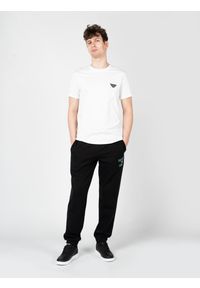 Emporio Armani T-shirt C-neck | 1108533 F755 | Mężczyzna | Biały. Okazja: na co dzień. Kolor: biały. Materiał: bawełna. Wzór: aplikacja. Styl: casual, klasyczny