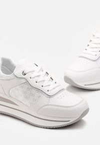 Born2be - Białe Brokatowe Sneakersy na Platformie Filena. Kolor: biały. Obcas: na platformie #3
