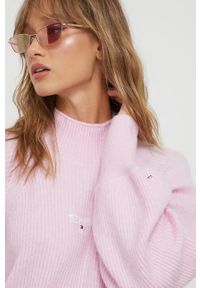 Tommy Jeans sweter damski kolor różowy z półgolfem. Kolor: różowy. Materiał: poliester, dzianina. Długość rękawa: raglanowy rękaw #6