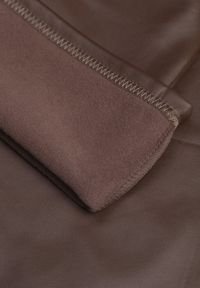 Born2be - Brązowe Spodnie Dzwony z Gumką w Pasie z Ekoskóry Arkani. Okazja: na co dzień, na spotkanie biznesowe, do pracy. Kolor: brązowy. Materiał: skóra. Styl: casual, biznesowy, elegancki, klasyczny #4