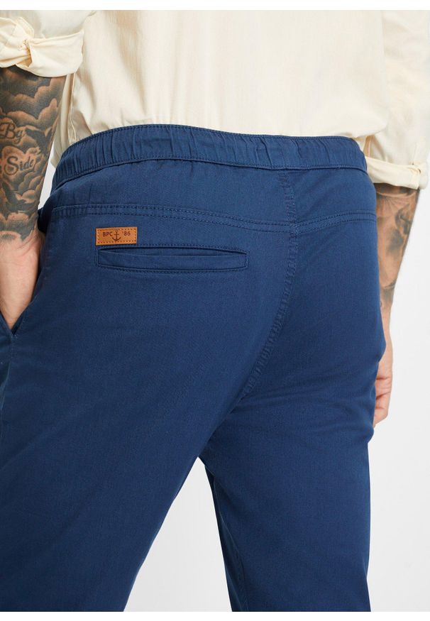 bonprix - Spodnie z gumką w talii, ze stretchem, Slim Fit Straight. Kolor: niebieski. Materiał: skóra