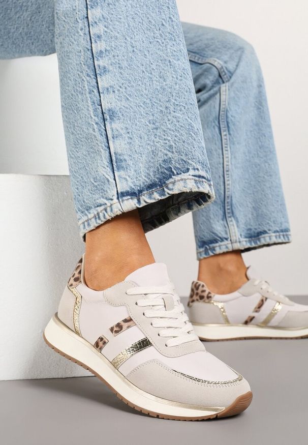 Renee - Jasnoszare Sneakersy z Metalicznym Wzorem Alusa. Nosek buta: okrągły. Zapięcie: sznurówki. Kolor: szary. Materiał: materiał. Obcas: na obcasie. Wysokość obcasa: niski