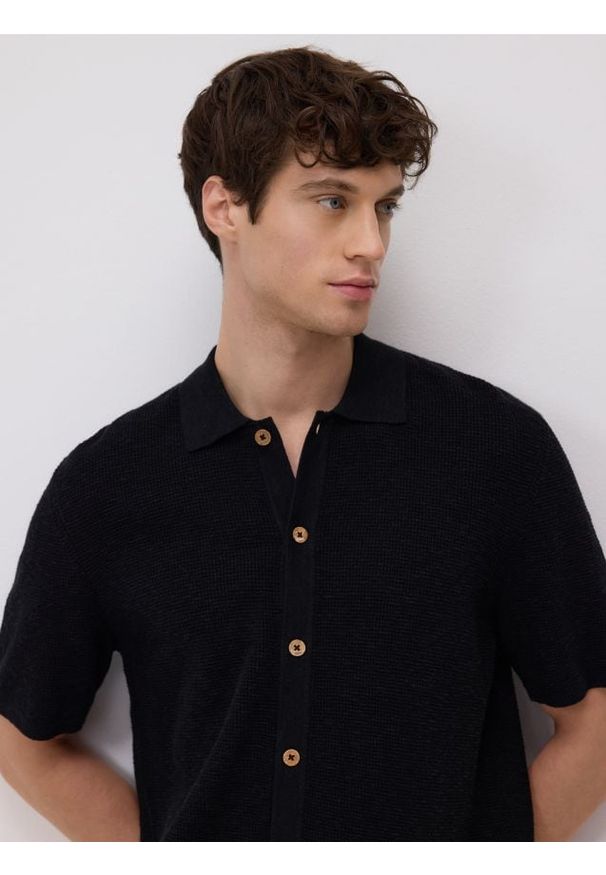 Reserved - Sweter z dodatkiem lnu - czarny. Kolor: czarny. Materiał: len