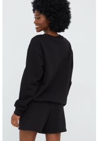 Champion bluza 114922 damska kolor czarny z aplikacją. Kolor: czarny. Materiał: dzianina. Długość rękawa: długi rękaw. Długość: długie. Wzór: aplikacja #6