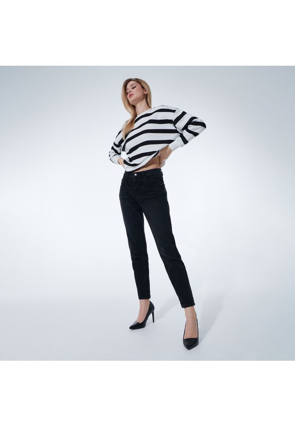 Mohito - Jeansy boyfriend fit - Czarny. Kolor: czarny