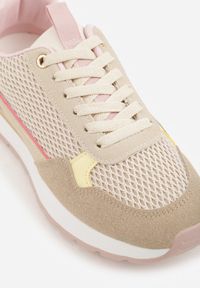 Renee - Ciemnobeżowe Sneakersy z Siateczką i Modnymi Wstawkami Corona. Okazja: na co dzień. Kolor: beżowy. Materiał: jeans #5