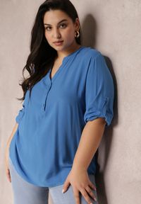 Renee - Niebieska Bluzka z Wiskozy z Dekoltem Zapinanym na Guziki Sarika. Kolor: niebieski. Materiał: wiskoza #1