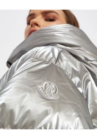 MONCLER - Metaliczna kurtka Frele. Kolor: srebrny. Materiał: puch, nylon