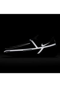 Buty piłkarskie Nike Phantom GT2 Club Ic M DC0829 004 czarne czarne. Zapięcie: sznurówki. Kolor: czarny. Materiał: guma, syntetyk. Szerokość cholewki: normalna. Sport: piłka nożna