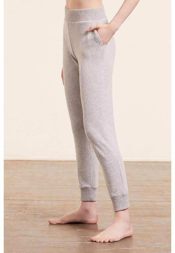 Etam Spodnie piżamowe damskie kolor szary. Kolor: szary