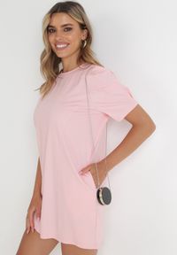 Born2be - Różowa Sukienka Pudełkowa z Saszetką Jalela. Kolor: różowy. Typ sukienki: oversize #3