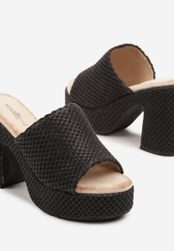 Renee - Czarne Klapki na Słupku i Platformie z Siateczkową Cholewką Pillisara. Okazja: na co dzień. Kolor: czarny. Materiał: jeans. Obcas: na platformie. Styl: elegancki, casual