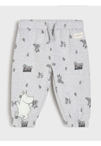 Sinsay - Spodnie dresowe jogger Moomin - szary. Kolor: szary. Materiał: dresówka #1