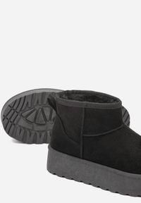 Born2be - Czarne Wsuwane Śniegowce z Imitacji Zamszu na Platformie Tusanala. Okazja: na co dzień. Zapięcie: bez zapięcia. Kolor: czarny. Materiał: zamsz. Sezon: zima. Styl: casual, elegancki #3