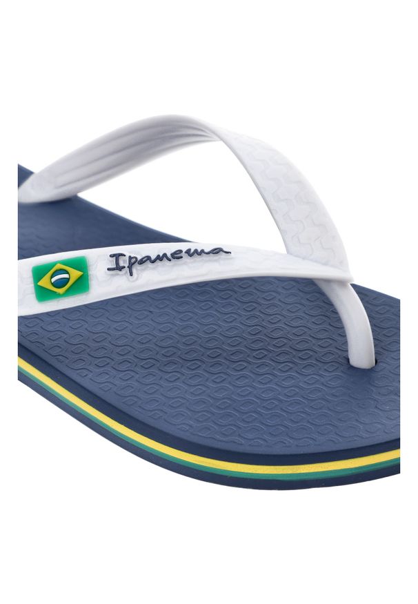 Niebieskie Japonki Ipanema Wygodne Obuwie Damskie. Okazja: na plażę, na co dzień, na spacer. Kolor: niebieski. Materiał: materiał. Wzór: paski. Sezon: lato. Styl: klasyczny, casual