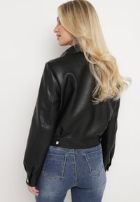 Born2be - Czarna Kurtka Ramoneska ze Zwężanymi Rękawami i Asymetrycznym Suwakiem Arpeggia. Okazja: na co dzień. Kolor: czarny. Materiał: jeans. Styl: casual, elegancki, rockowy, klasyczny #5