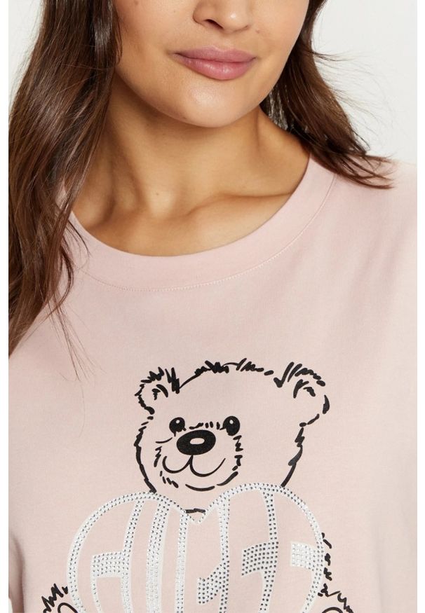 Guess - GUESS Różowy t-shirt damski Bear Boxy. Kolor: różowy