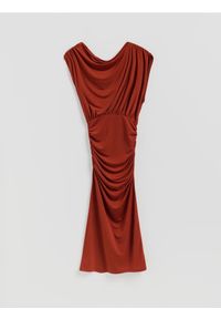 Reserved - Sukienka z drapowaniem - brązowy. Kolor: brązowy. Materiał: dzianina #1
