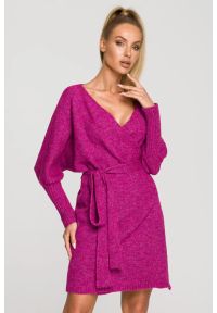 MOE - Sukienka sweterkowa kopertowa z dekoltem V różowa z wełną. Okazja: na co dzień. Kolor: różowy. Materiał: wełna. Sezon: jesień. Typ sukienki: kopertowe. Styl: casual #1