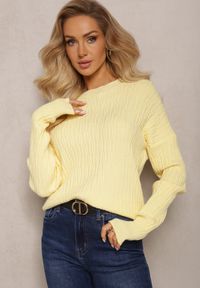 Renee - Żółty Sweter z Tłoczeniami o Klasycznym Fasonie Sigune. Kolor: żółty. Wzór: jednolity. Sezon: jesień, zima. Styl: klasyczny #5