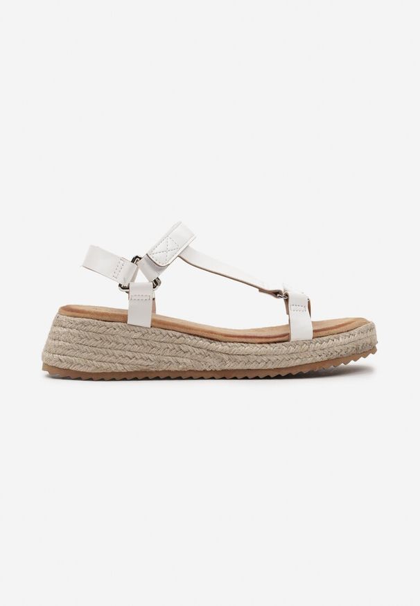 Born2be - Białe Sandały na Grubej Podeszwie z Plecionki Zapinane wokół Kostki na Rzep Durdia. Okazja: na co dzień, na spacer. Zapięcie: rzepy. Kolor: biały. Materiał: len, jeans. Sezon: lato. Styl: boho, casual