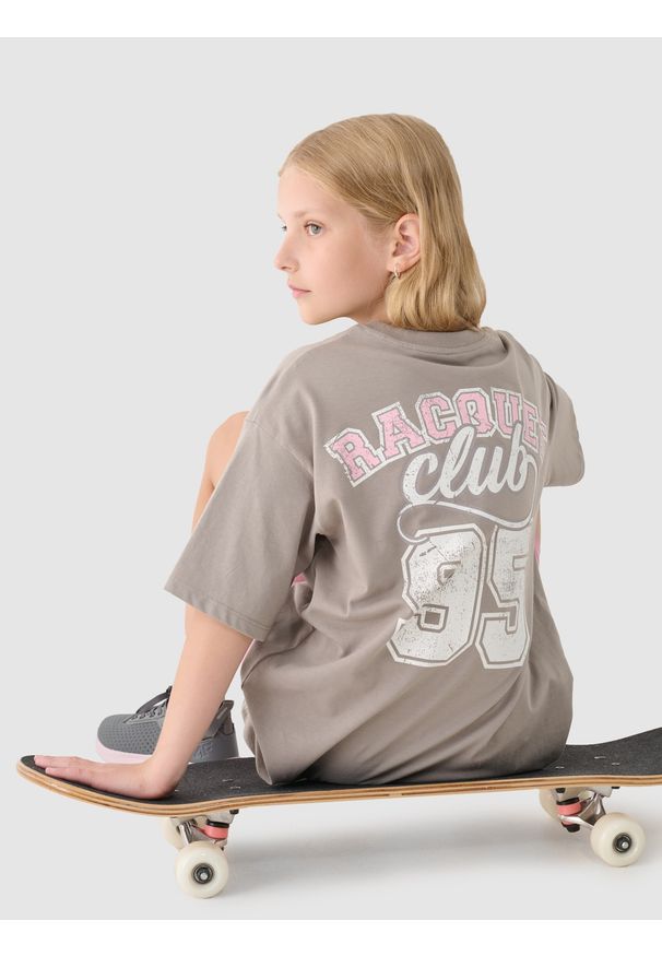 4f - 4F T-shirt z nadrukiem dziewczęcy - szary 158 (12-13 lat). Okazja: na co dzień. Kolor: szary. Materiał: bawełna, jersey, dzianina. Długość rękawa: krótki rękaw. Długość: krótkie. Wzór: nadruk. Sezon: lato. Styl: sportowy, klasyczny, casual