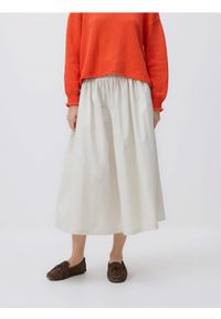 Reserved - Spódnica midi z wiązaniem - złamana biel. Materiał: dzianina #1